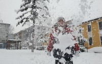 Çanakkale ve Kırklareli'de okullar kar yağışı nedeniyle pazartesi günü tatil edildi..